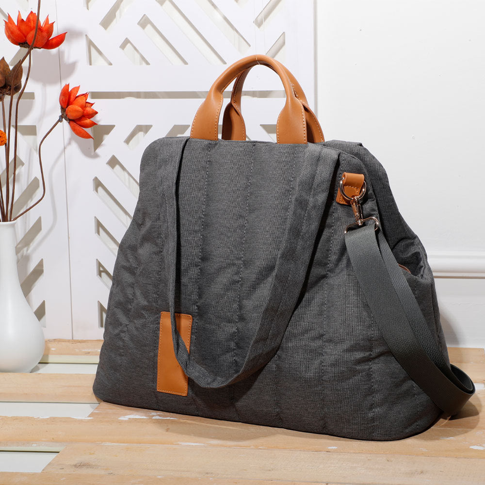 Stylish Waterproof Pet Carrier Bag - Lightweight & Portable for Dogs and Cats